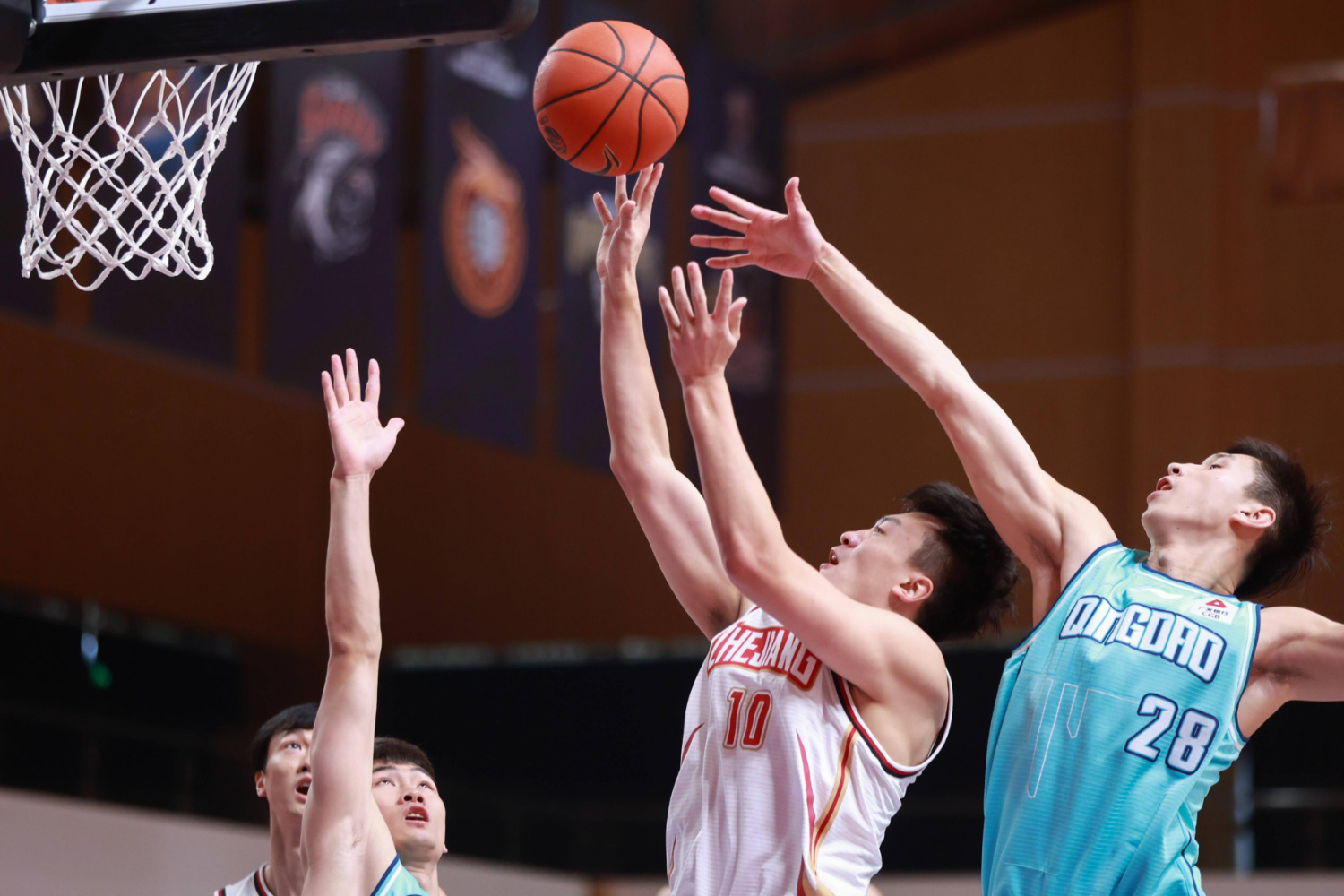 lol下载-包含赛后体能课后，浙江队战术微调备战德甲，赛场秩序良好，控场能力受关注的词条